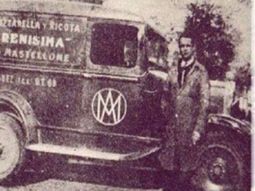 Suana incréble, pero fue este antiguo camión de reparto el que le permitió a Mastellano dar su primer salto en el negocio de los lácteos. Suana incréble, pero fue este antiguo camión de reparto el que le permitió a Mastellano dar su primer salto en el negocio de los lácteos.