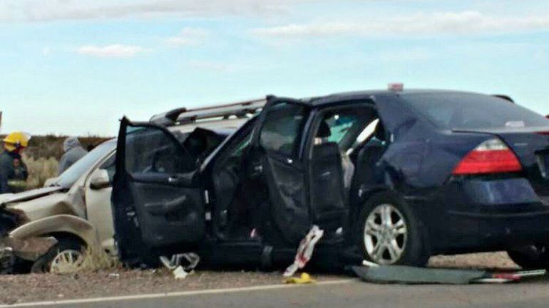 El Duna chocó sobre la Ruta 40. Arriba el brutal impacto en la 151.