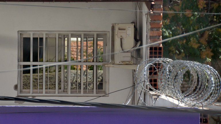 Casas enrejadas desde el piso hasta el techo