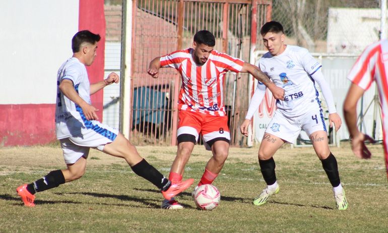 Julián Martín en la semifinal contra Deportivo Rincón. Foto: prensa Independiente