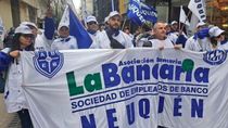La Bancaria de Neuquén se suma a las medidas de fuerza en contra de la reforma laboral. La Bancaria de Neuquén se suma a las medidas de fuerza en contra de la reforma laboral.