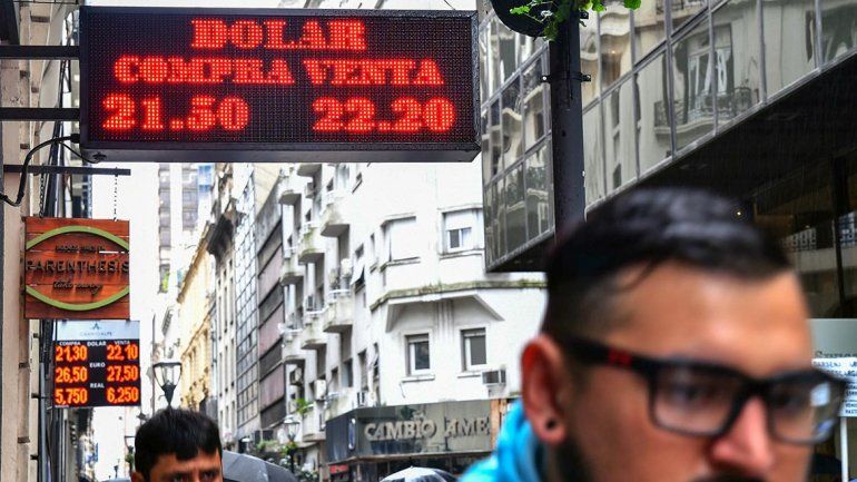 El Banco Central subió las tasas y el dólar frenó su escalada