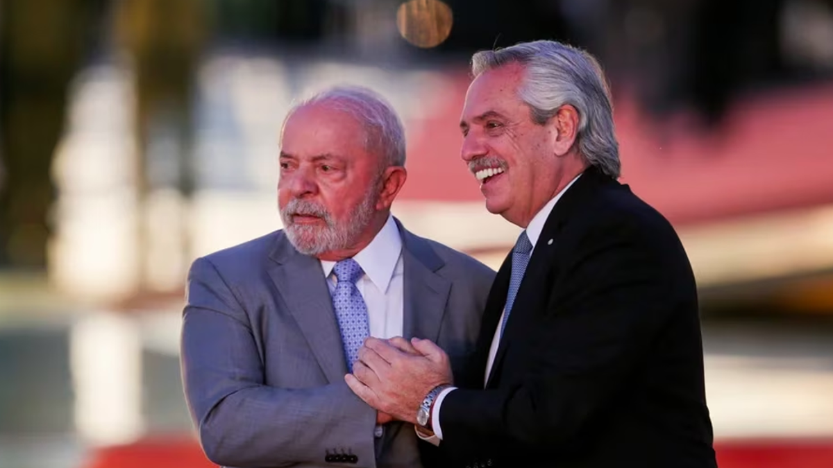 Lula ayudará a sacarle el cuchillo que el FMI tiene en el cuello a Argentina thumbnail