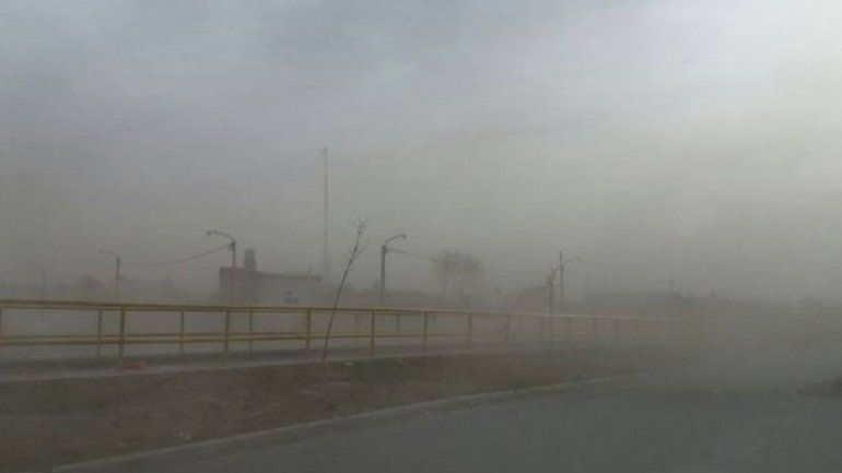 Un hombre murió al caer de un techo cuando intentaba contener las chapas