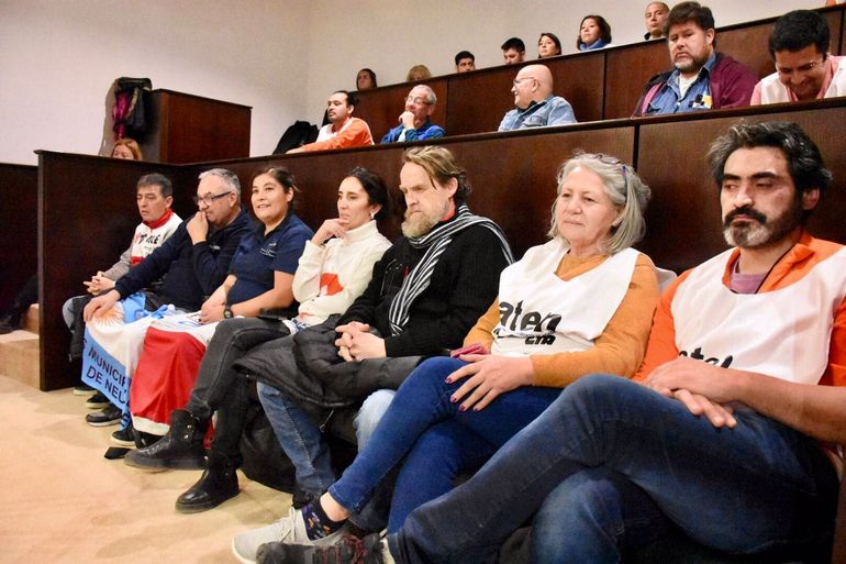 ATEN estuvo presente en el recinto durante el debate para eximir del impuesto a las ganancias. ATEN estuvo presente en el recinto durante el debate para eximir del impuesto a las ganancias.