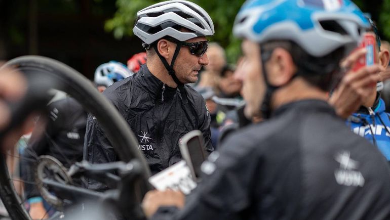 Lionel Scaloni en la carrera Gran Fondo 7 Lagos. Lionel Scaloni en la carrera Gran Fondo 7 Lagos.