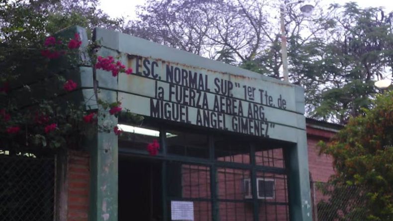Escuela normal superior “Primer Teniente de la Fuerza Aérea Argentina Miguel Ángel Gimenez” de Paso de la Patria, Corrientes.