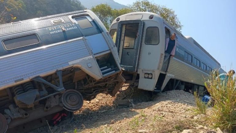 El relato de un pasajero que sobrevivió al descarrilamiento del tren en México reflejó la gravedad del accidente.&nbsp;