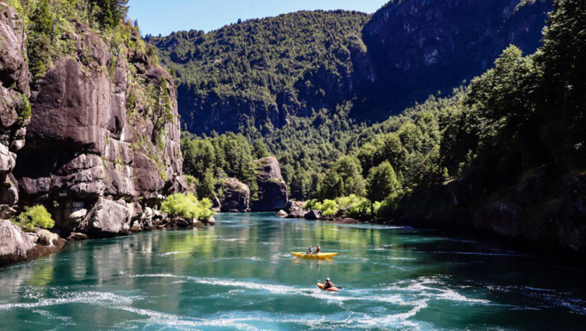 El río Futaleufú, del lado de Chile a la altura de Trevelin: una maravilla imperdible.&nbsp; 