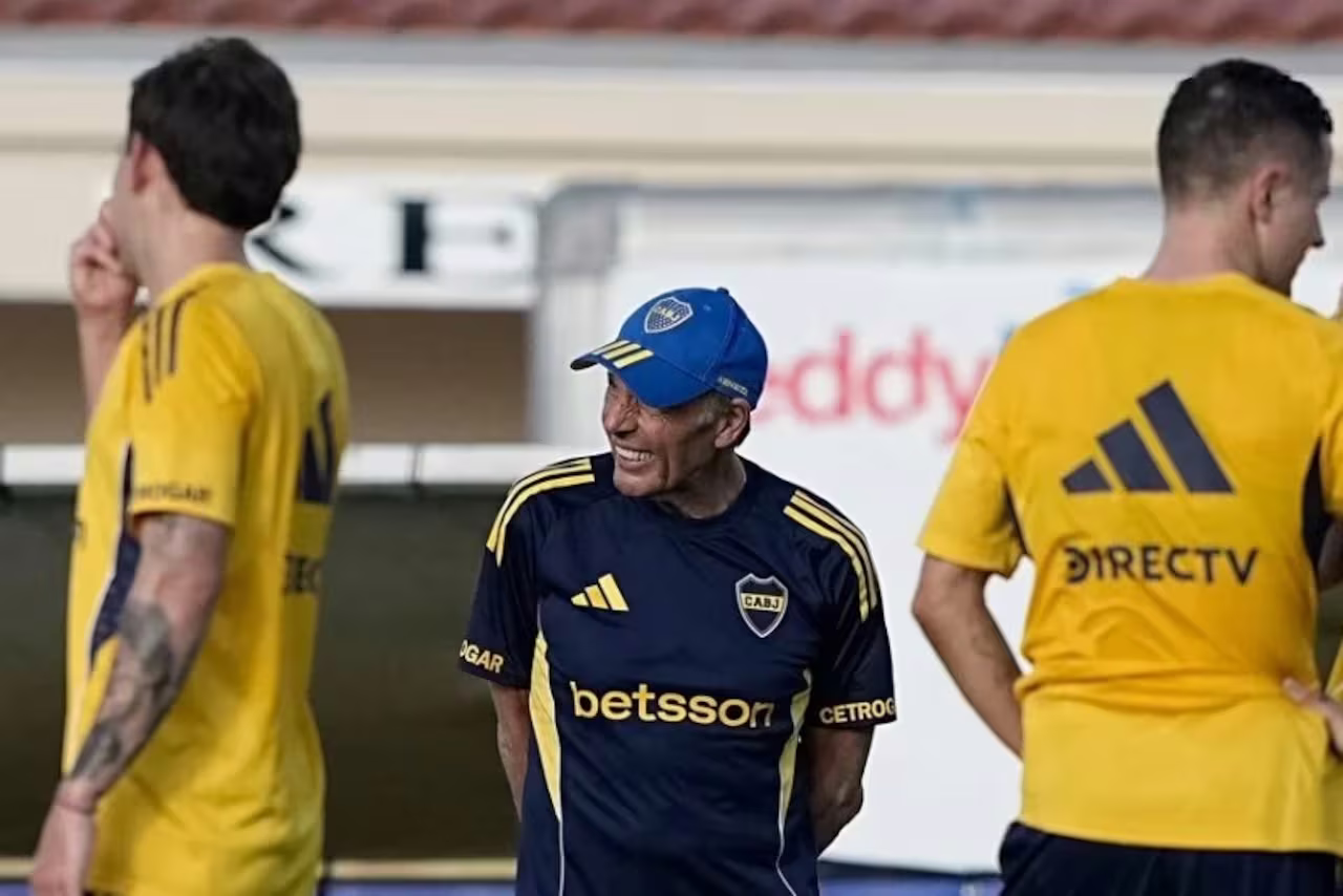 Russo paró un equipo en el entrenamiento de Boca antes de enfrentar a los portugueses.