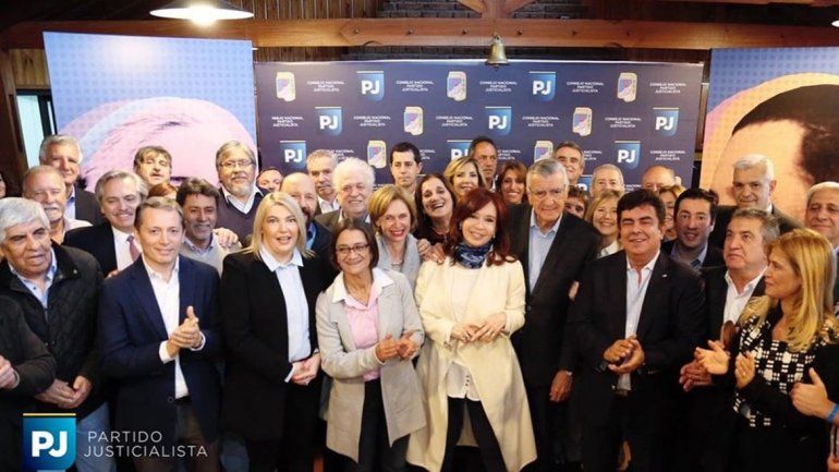 Cristina se sumó a la cumbre del PJ y se especula con la unidad