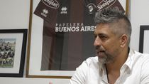 El presidente de Platense terminó a las piñas con los hinchas tras la derrota ante Gimnasia. El presidente de Platense terminó a las piñas con los hinchas tras la derrota ante Gimnasia.