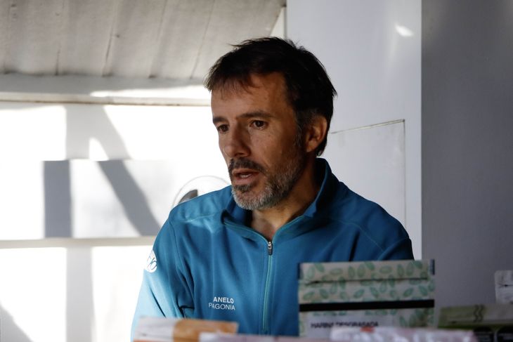 Eduardo, apostó a la reconversión y pasó de la pepita al carozo y a los secos. Foto: Anahí Cárdena Eduardo, apostó a la reconversión y pasó de la pepita al carozo y a los secos. Foto: Anahí Cárdena