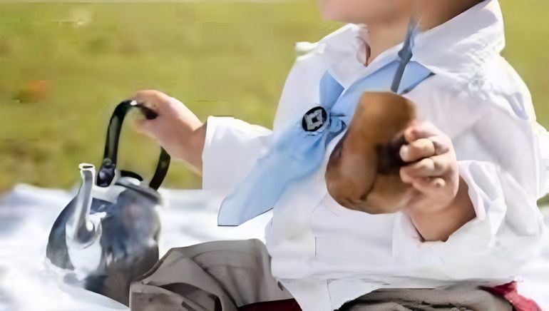 Soy argento: Santino prepara su primer mate con las instrucciones de mamá