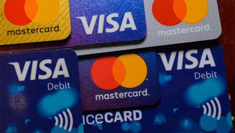 Visa y Mastercard bloquearon sus servicios a los bancos rusos