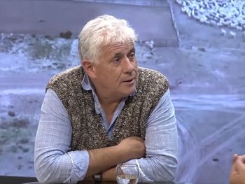 “No hace falta un censo, es urgente comenzar a sacar”: la advertencia del biólogo Stuart Blake sobre la dilatación institucional frente a la superpoblación de guanacos.