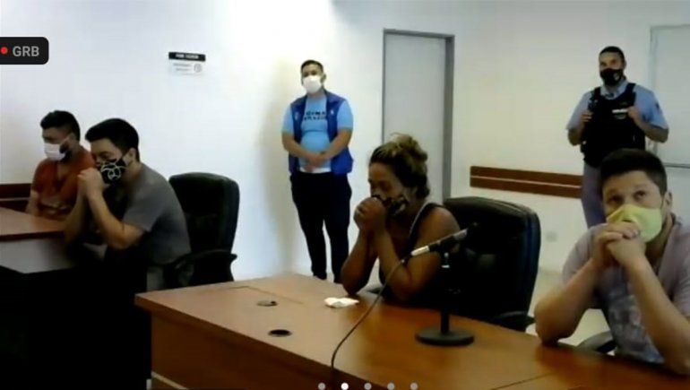 Familiares de acusados de matar a presunto abusador dicen que hay más culpables