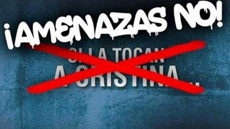 Uno de los afiches de la discordia.