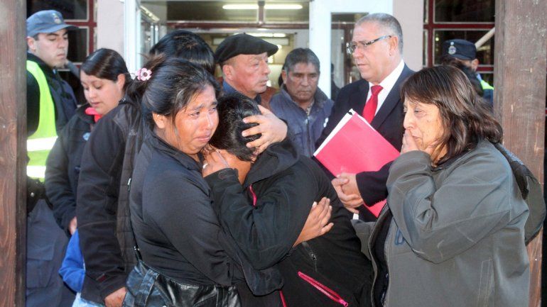 El desconsuelo de la madre de una de las víctimas luego de la audiencia.