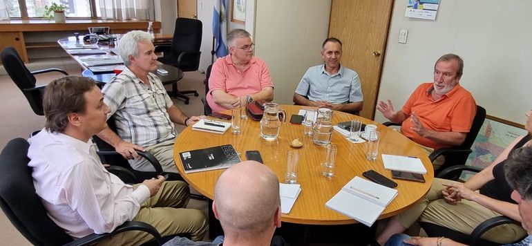 Autoridades de Senasa y de la Secretaría de Producción, durante un encuentro en Neuquén. Autoridades de Senasa y de la Secretaría de Producción, durante un encuentro en Neuquén.