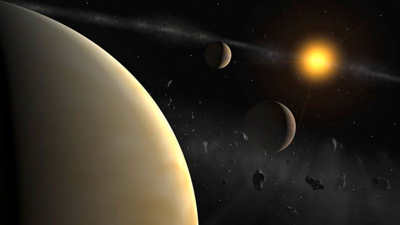 El planeta se llama HD 131399Ab. No se parece a ningún otro conocido y su órbita alrededor de los tres soles es la más amplia descubierta hasta ahora.