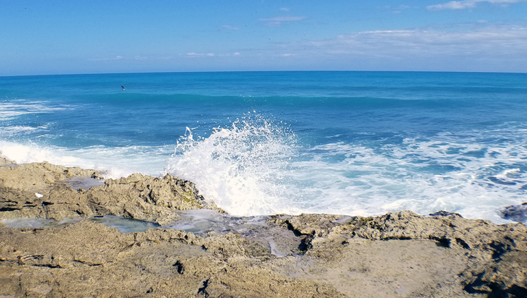 Las olas chocan contra las rocas en la Isla Contoy un tesoro en el Mar Caribe 1200 x 678.png Las olas chocan contra las rocas en la Isla Contoy un tesoro en el Mar Caribe 1200 x 678.png