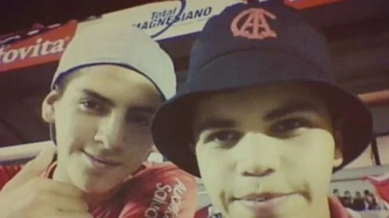 La foto retro de Kevin Lomonaco con la camiseta de Independiente La foto retro de Kevin Lomonaco con la camiseta de Independiente