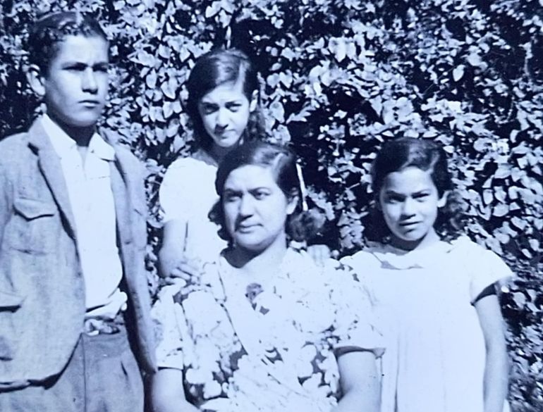 Eloísa y sus tres hijos, en la Isla 133 de la Confluencia.
