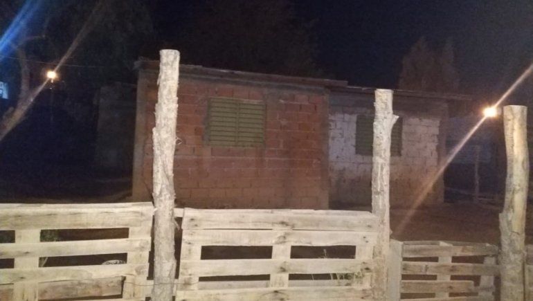 Cuenca XV: amenazaron con un arma a su vecina y los detuvieron