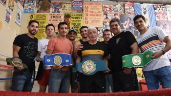 Los integrantes de la Dinastía Godoy con el maestro Enrique Duarte. Los integrantes de la Dinastía Godoy con el maestro Enrique Duarte.