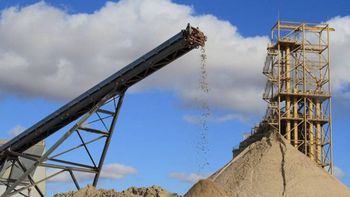 Camioneros quiere impedir el paso de arena para fracking rumbo a Vaca Muerta. Camioneros quiere impedir el paso de arena para fracking rumbo a Vaca Muerta.