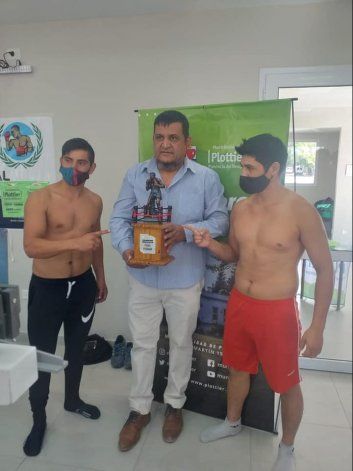 En Plottier también esta noche habrá un espectáculo al aire libre con un título profesional en juego