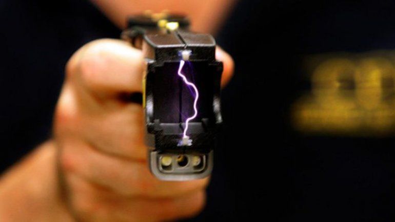 Atacó a varias personas con una picana y terminó detenido