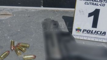 violencia en cutral co: una mujer fue acorralada y entrego a la policia un arma cargada violencia en cutral co: una mujer fue acorralada y entrego a la policia un arma cargada