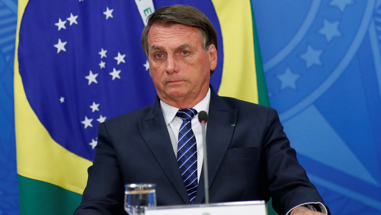 Bolsonaro apuntó contra las vacunas y el aborto legal