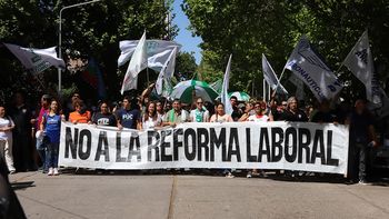 en imagenes: asi fue la marcha en neuquen por el paro de la cgt contra la reforma laboral en imagenes: asi fue la marcha en neuquen por el paro de la cgt contra la reforma laboral