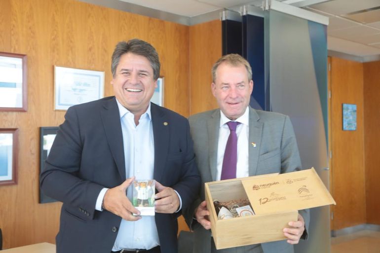 El intendente Mariano Gaido junto al embajador de Alemania en Argentina, Dieter Lamlé. El intendente Mariano Gaido junto al embajador de Alemania en Argentina, Dieter Lamlé.