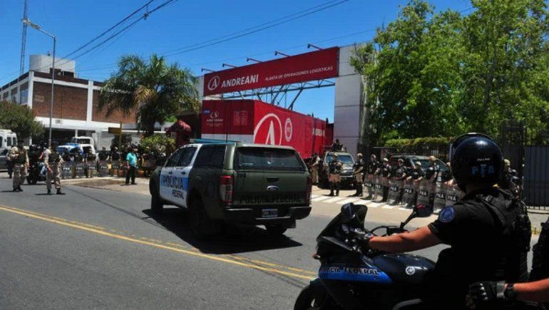 Sputnik V es custodiada por funcionarios del Ministerio de Seguridad