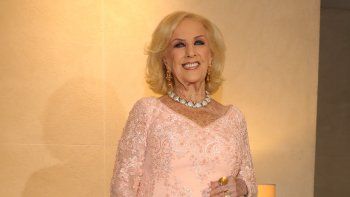 andy le peleara a mirtha con cinco conductoras andy le peleara a mirtha con cinco conductoras