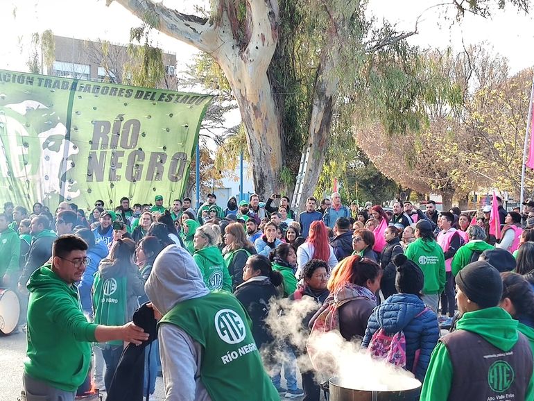 Lunes complicado: ATE bloquea los puentes Neuquén-Cipolletti