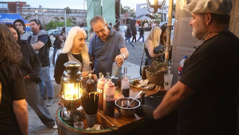 Gin para todos los gustos en un festival que crece en la ciudad de Neuquén. Gin para todos los gustos en un festival que crece en la ciudad de Neuquén.