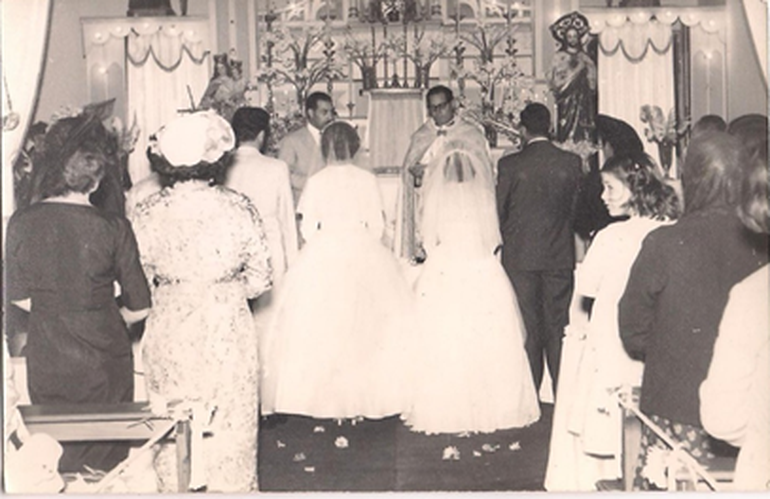 Casamiento en la Capilla de los Dolores, observemos el altar.
