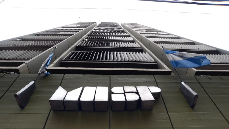 Rolando Fugueroa envió a la Legislatura el proyecto de ley de leyes.  | LM Neuquen Rolando Fugueroa envió a la Legislatura el proyecto de ley de leyes.