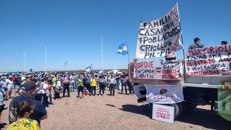 Doscientas personas marcharon en contra de las tomas mapuches