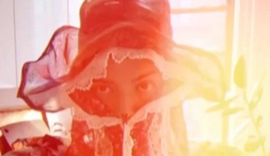 Oda a la alegría: la foto de Calu y amigas bailando desnudas en la playa