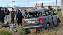 El vuelco fatal fue en una zona de curvas peligrosas en la ruta 1, en Comodoro Rivadavia.  El vuelco fatal fue en una zona de curvas peligrosas en la ruta 1, en Comodoro Rivadavia.