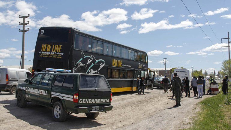 Gendarmería buscaba droga en un cole pero sólo se encontró ropa