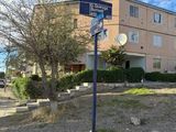 El complejo de departamentos de Comodoro Rivadavia que está clausurado desde el derrumbe del techo del palier, en febrero de 2024.