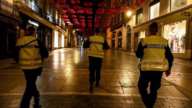 Francia: toque de queda a 46 millones de habitantes