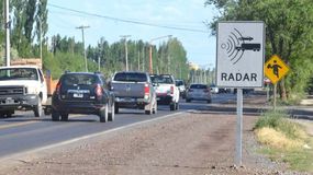Retiran radares cazabobos, pero vuelven los oficiales